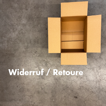 Karton auf Betonboden mit Text Widerruf/Retoure